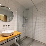 White By Belmont Realty Appartement *