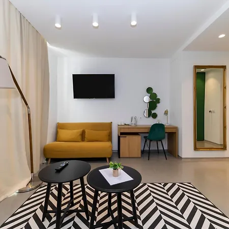 White By Belmont Realty Daire