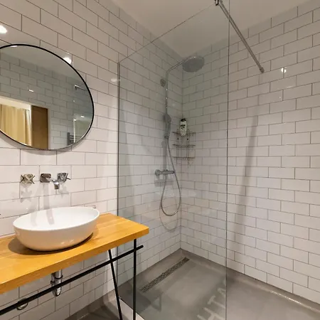 White By Belmont Realty Appartement *