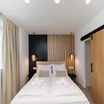 White By Belmont Realty Daire Zadar