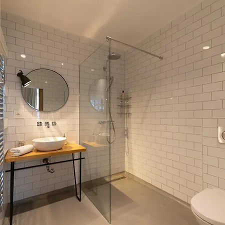 شقة White By Belmont Realty زادار