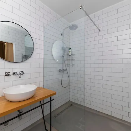 White By Belmont Realty 자다르
