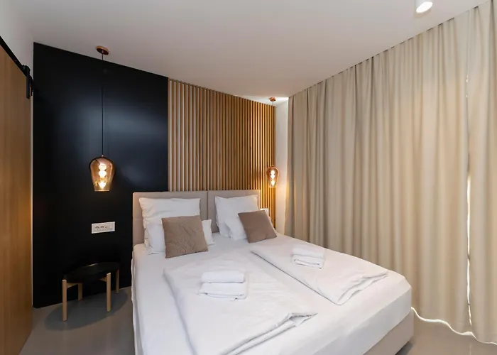 White By Belmont Realty Appartement *