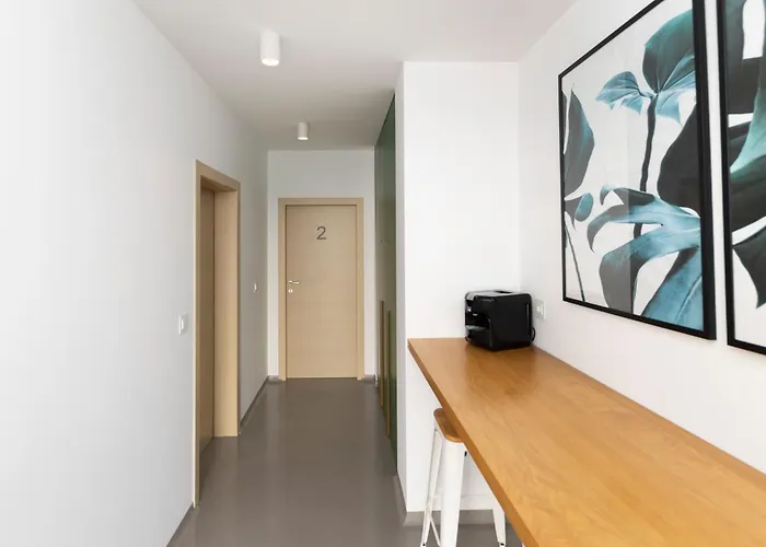 White By Belmont Realty Appartement *